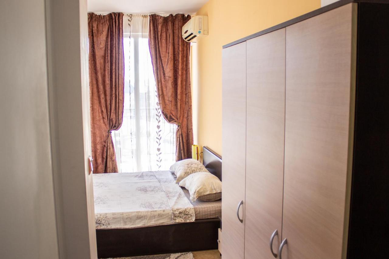 Central Couple Studio Apartment Поморие Екстериор снимка